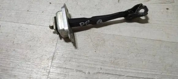 Nissan Qashqai Front door check strap stopper