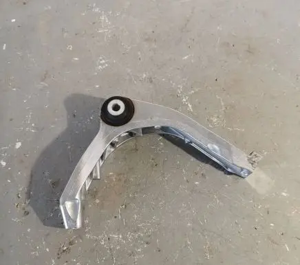 Porsche Macan (95B) Engine mounting bracket 9Y0199353