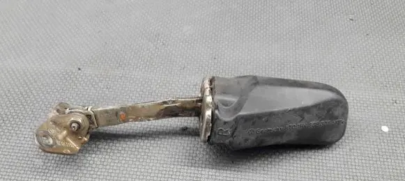 Volkswagen Golf III Rear door check strap stopper