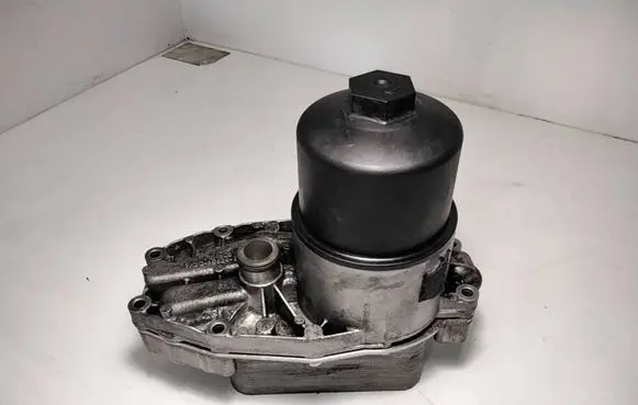 Oil filter mounting bracket