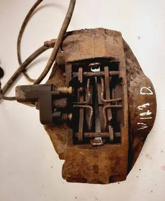 Mercedes-Benz W123 Front brake caliper