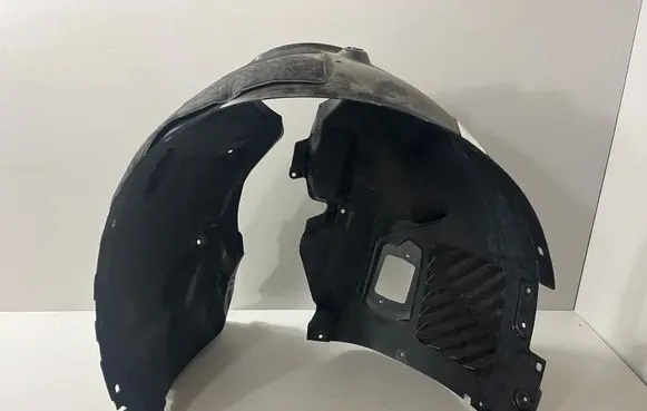 Front wheel arch liner splash guards
