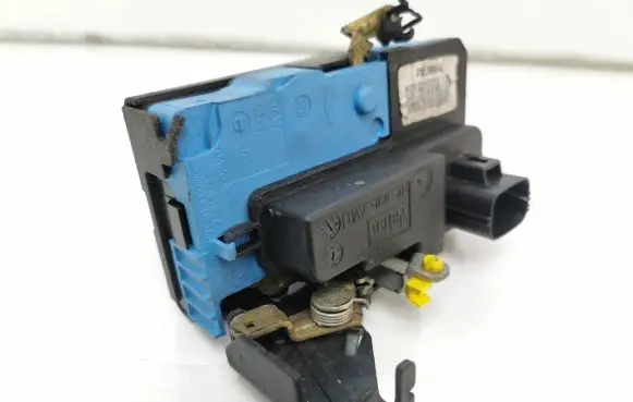 Volvo S60 Front door lock 30699748