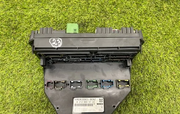 Mercedes-Benz C W204 Fuse box set A2129005722 A2129027107 A2129015104