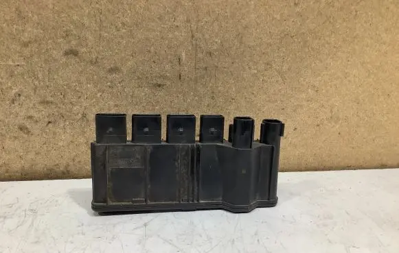BMW 3 G20 G21 Current control relay 8583091