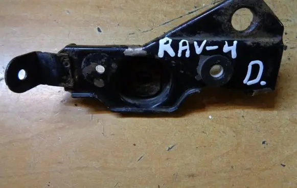 Toyota RAV 4 (XA40) Radiator mount bracket