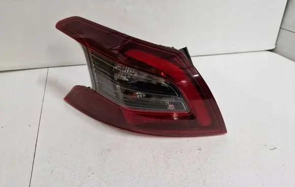 Peugeot 308 Rear/tail lights 9823728680