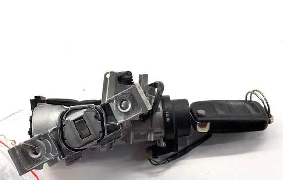 Volkswagen Golf V Ignition lock 1K0905851B