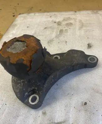 Audi A6 S6 C6 4F Engine mounting bracket 4F0199343F
