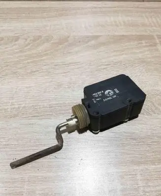 BMW 5 E34 Fuel tank cap lock motor 8355056