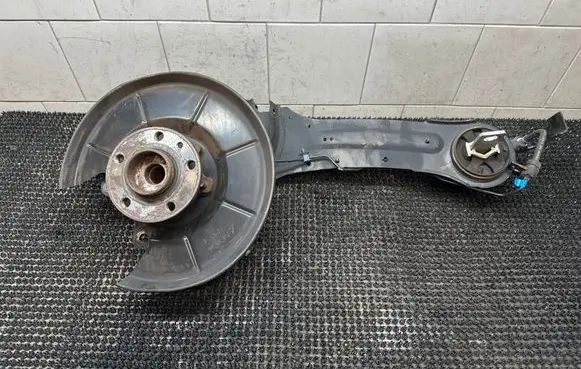 Rear wheel hub spindle/knuckle