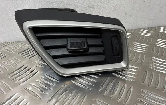 Nissan Qashqai Dashboard side air vent grill/cover trim 687604EA0A