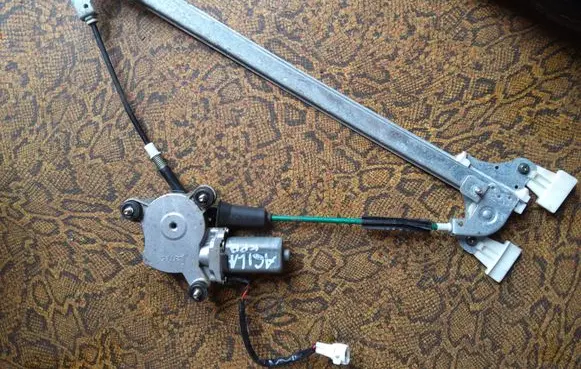 Opel Agila A Front door window regulator with motor 09215911