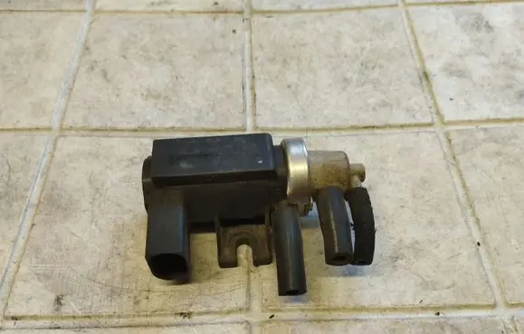 Audi A4 S4 B6 8E 8H Turbo solenoid valve 1J0906627B