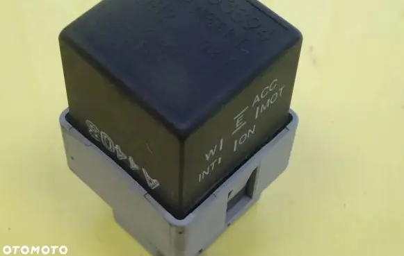 Volvo S40, V40 Other relay MB953394