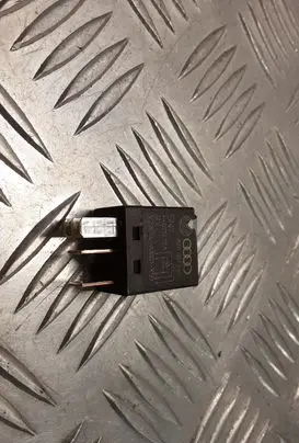 Audi A6 S6 C6 4F Other relay 8Z0951253