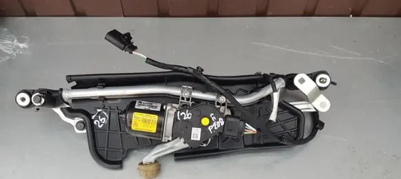 Peugeot 208 Front wiper linkage and motor 9824534680