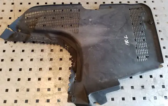 Mercedes-Benz CLS C219 Wiper trim A2118301513
