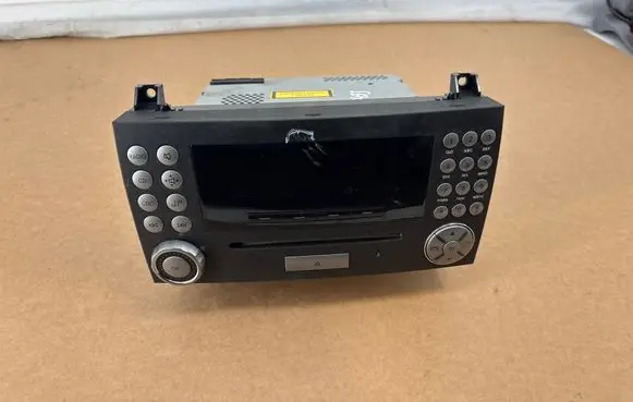 Mercedes-Benz SLK R171 Radio/CD/DVD/GPS head unit A1718200786 MF2420 020874