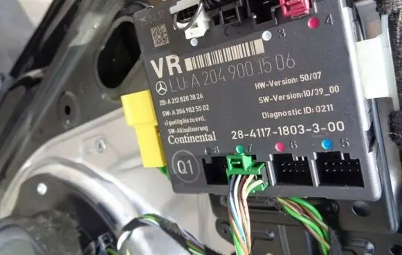 Mercedes-Benz C W204 Door control unit/module 2049001506