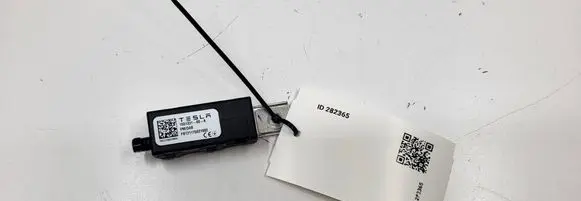 Tesla Model Y Aerial antenna amplifier 155133100A