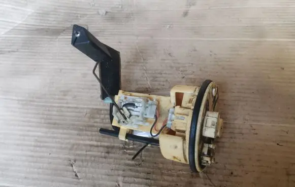 Toyota Corolla Verso AR10 Fuel level sensor 770100F010