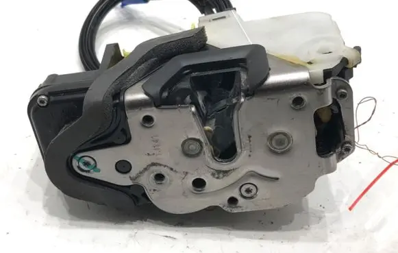 Chevrolet Cruze Front door lock 13579522