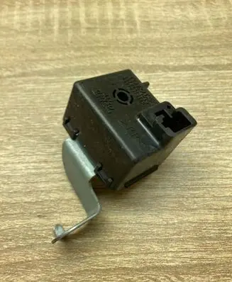 Toyota Avensis T250 Other relay 8665013010 0689003570