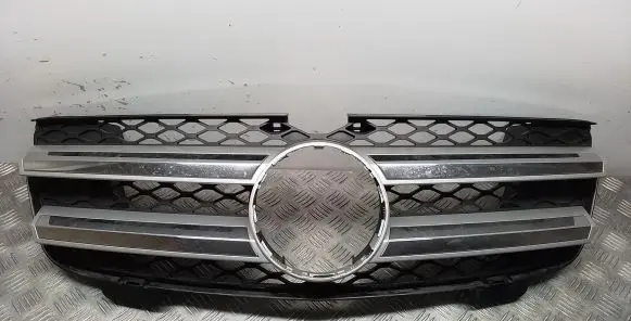 Mercedes-Benz GL X164 Front bumper upper radiator grill