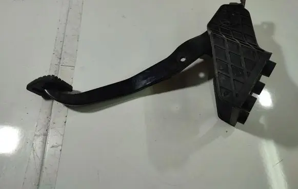 Hyundai i30 Brake pedal 328001H100