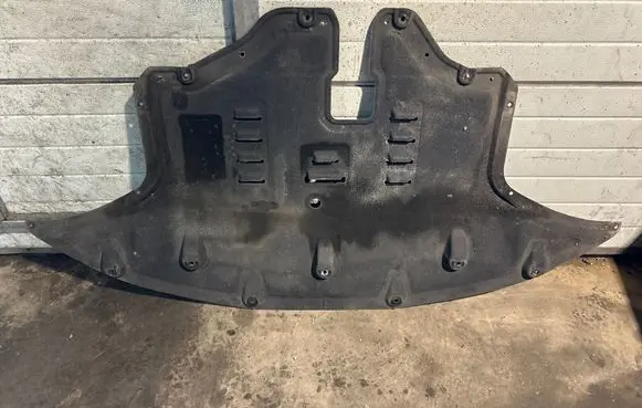 KIA Sorento Engine splash shield/under tray 
