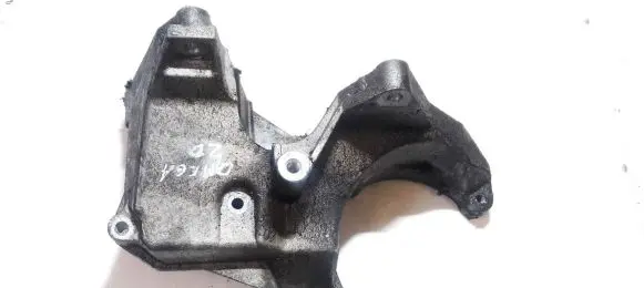 Opel Calibra Engine mounting bracket 905019408