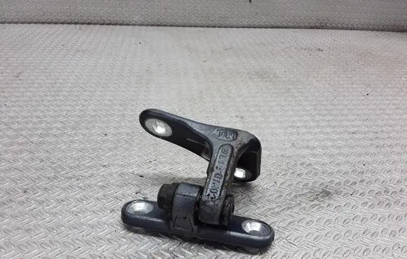 Mercedes-Benz C W203 Front door lower hinge 