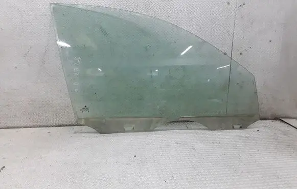 Skoda Fabia Mk1 (6Y) Front door window glass four-door