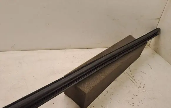 BMW X7 G07 Front door glass trim molding 7428675