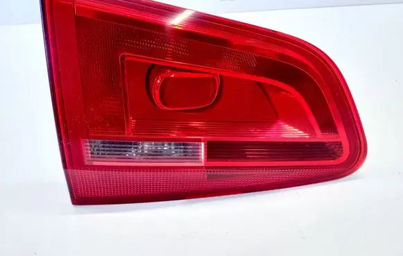 Tailgate rear/tail lights