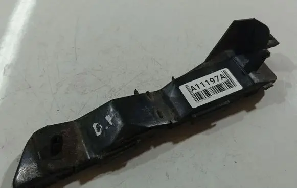 Toyota Avensis T250 Front bumper mounting bracket 5253505020