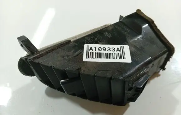 Nissan Primera Dash center air vent grill A1007034