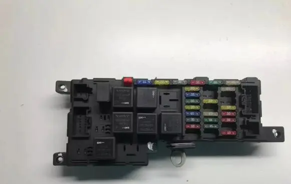 Volvo S80 Fuse module 30728008 518828108