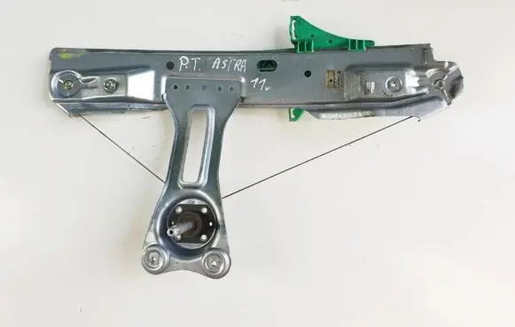 Rear door manual window regulator