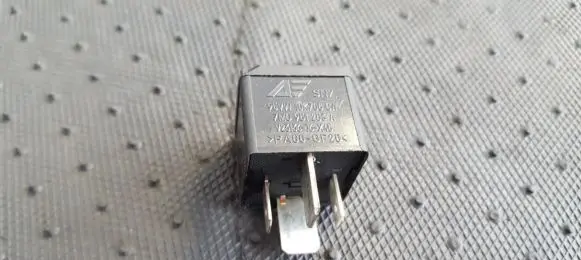 Skoda Octavia Mk2 (1Z) Other relay 7M0951253A 95VW10K705CA