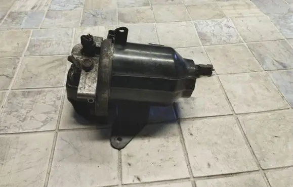 Honda FR-V Fuel filter housing 