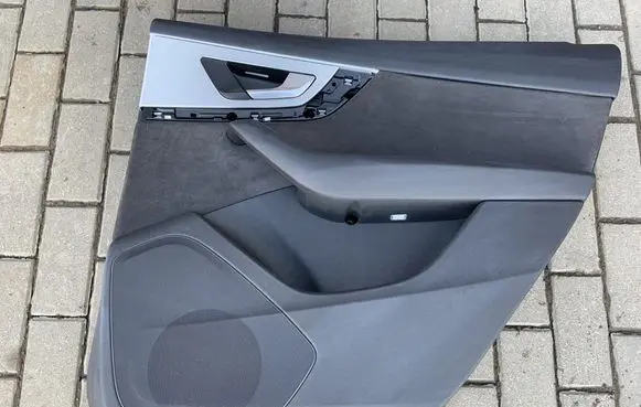 Audi Q7 4M Rear door card panel trim 4M0863982 4M0867318B