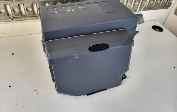 Opel Vivaro Battery box tray T06009A180 244460003R 244970004R