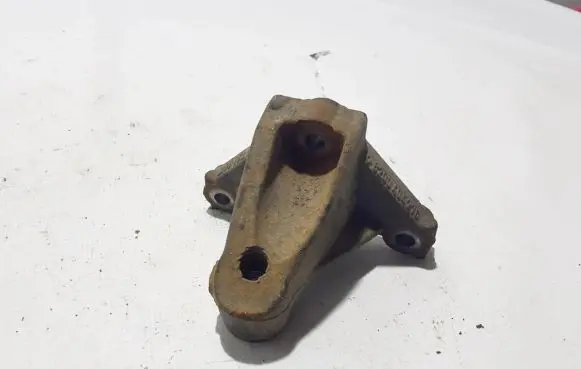 Nissan Primastar Engine mounting bracket 8200404276