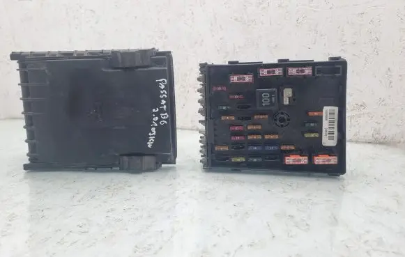 Volkswagen PASSAT B6 Fuse module 3C0937125
