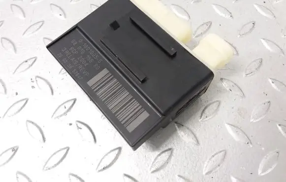 Citroen C5 Aircross Coolant fan relay 9801916680