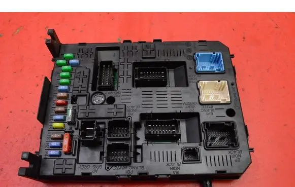 Peugeot 308 Fuse box set 9678477280