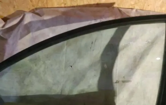 Nissan Quest Front door window glass four-door