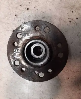 Rear wheel hub